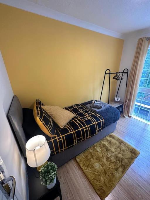 Elegant Room In Stylish House Milton Keynes Exterior foto